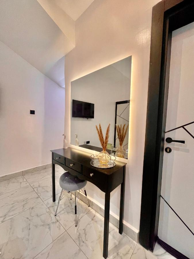 Morak Homes - Smart Luxury 4-Bed With Private Swimming Pool, Ps5, Snooker, Mini Gym In Reserved Secured Estate 阿布贾 外观 照片
