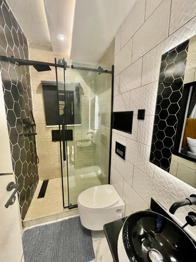 Morak Homes - Smart Luxury 4-Bed With Private Swimming Pool, Ps5, Snooker, Mini Gym In Reserved Secured Estate 阿布贾 外观 照片