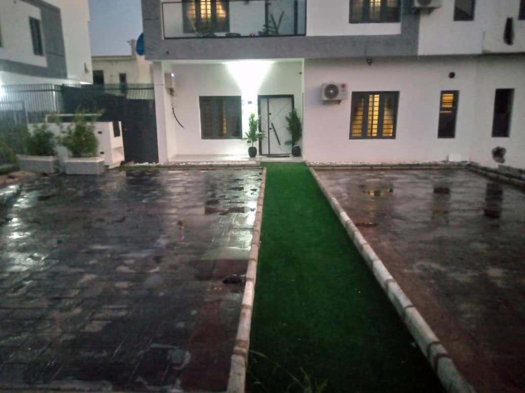 Morak Homes - Smart Luxury 4-Bed With Private Swimming Pool, Ps5, Snooker, Mini Gym In Reserved Secured Estate 阿布贾 外观 照片