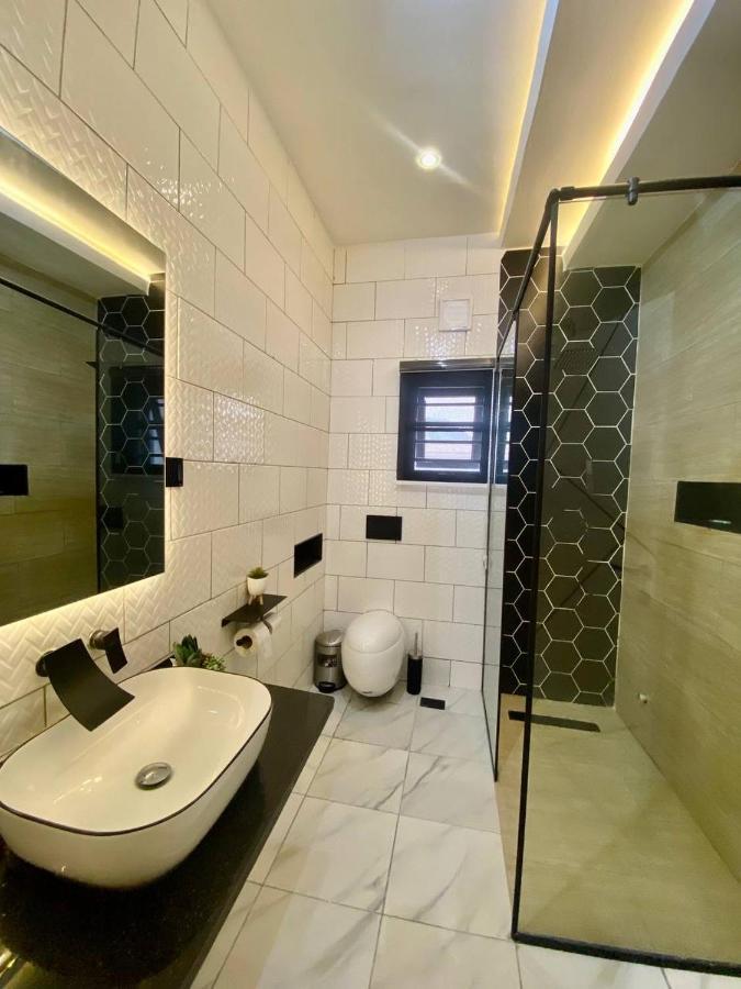 Morak Homes - Smart Luxury 4-Bed With Private Swimming Pool, Ps5, Snooker, Mini Gym In Reserved Secured Estate 阿布贾 外观 照片